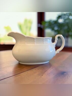 Thun Czech Republic Carlsbad Menuet Gravy Boat